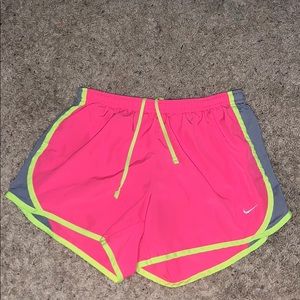 NIKE SHORTS